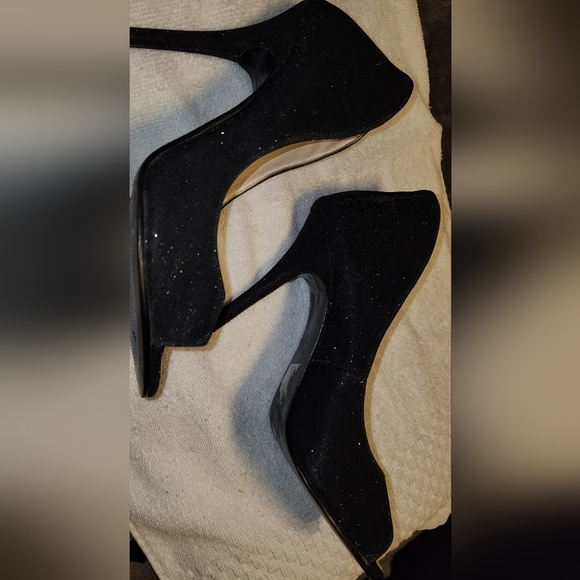 Heels - Picture 4 of 4